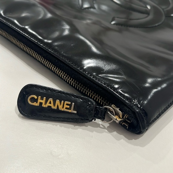Chanel Laptop Zip Case Clutch Portfolio Black Patent Leather w Enamel CC Logo - Picture 2 of 12